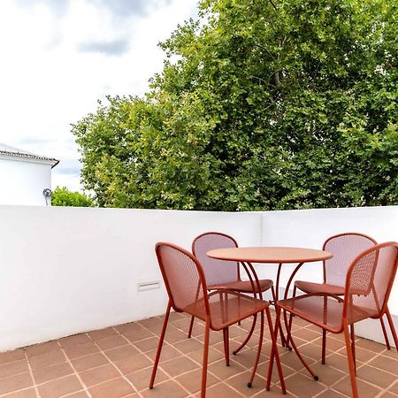 Limehome Evora Largo Dos Penedos Exterior foto
