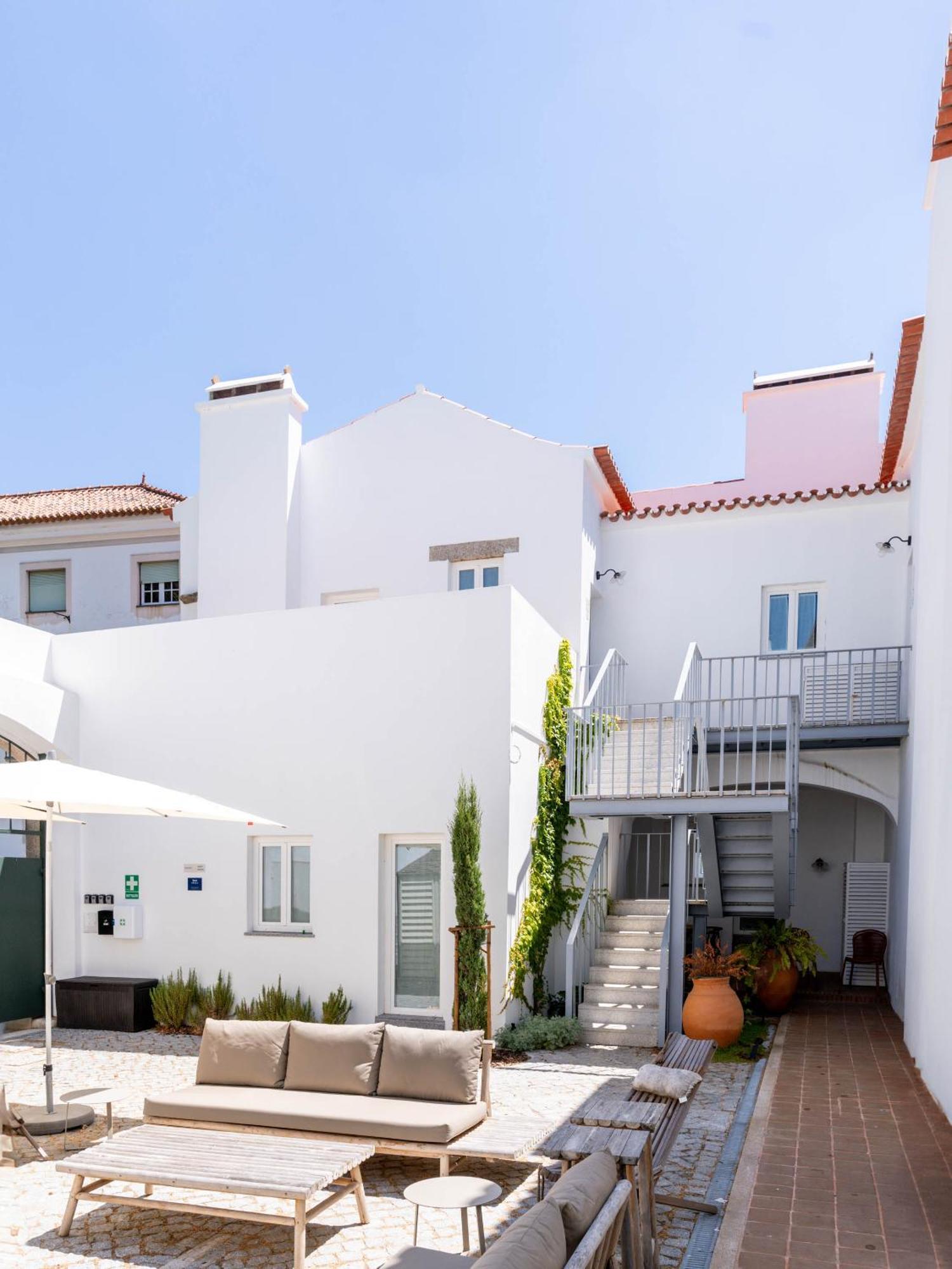 Limehome Evora Largo Dos Penedos Exterior foto