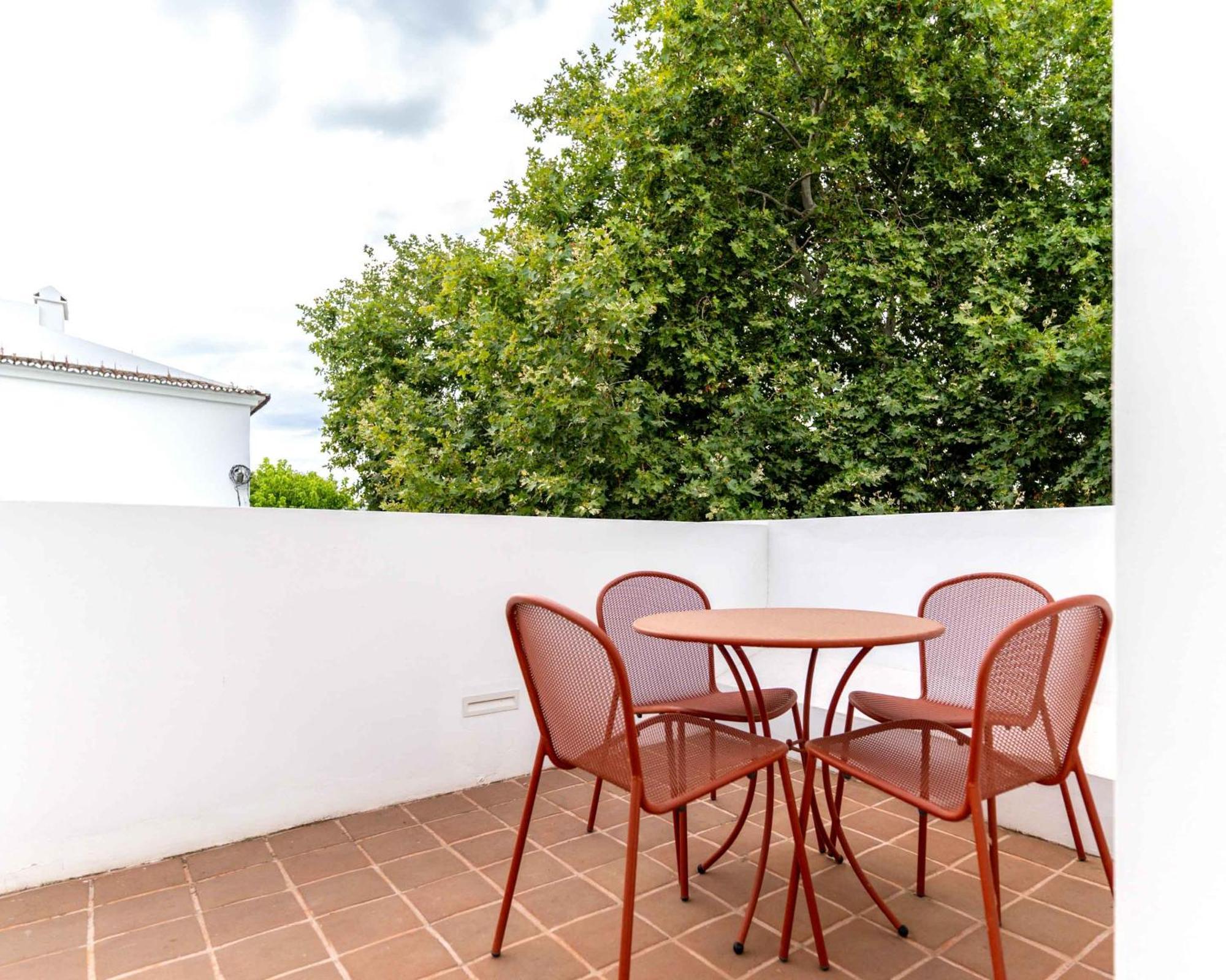 Limehome Evora Largo Dos Penedos Exterior foto